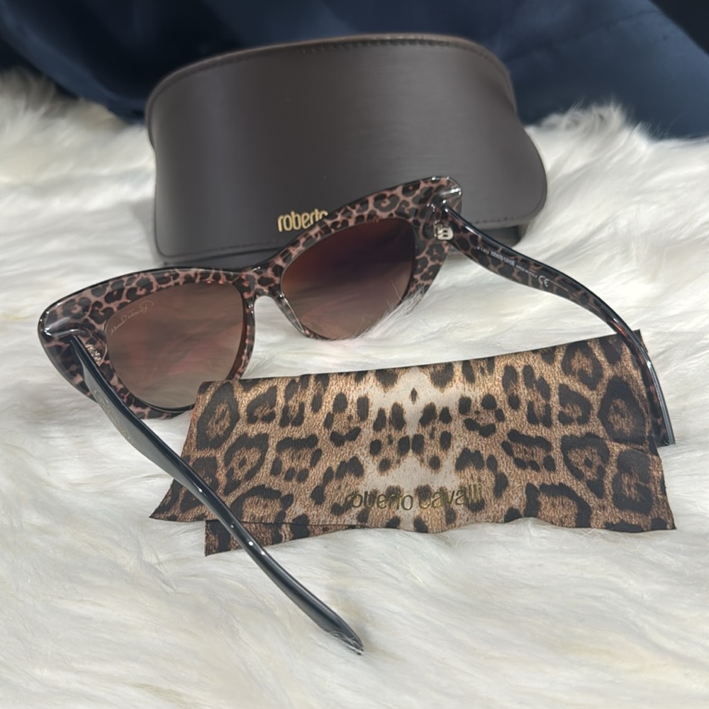 š¤ROBERTO CAVALLI
Lohifushi 737S Cat-Eye Sunglasses - Picture 6 of 12